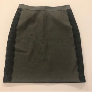 LOFT Size 4 Grey Skirt with Lace Detail